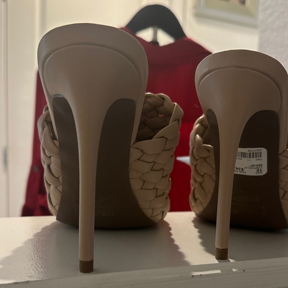 Women's Tan Woven Heeled Mules size 10 - Picture 8 of 9